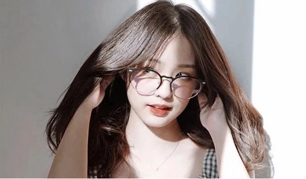 điểm khác biệt tròng kính siêu mỏng chiết suất cao lb eyewear là gì